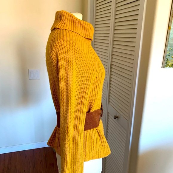 Pretty mustard colored acrylic turtleneck, thick and warm, belt not included - Picture 3 of 5